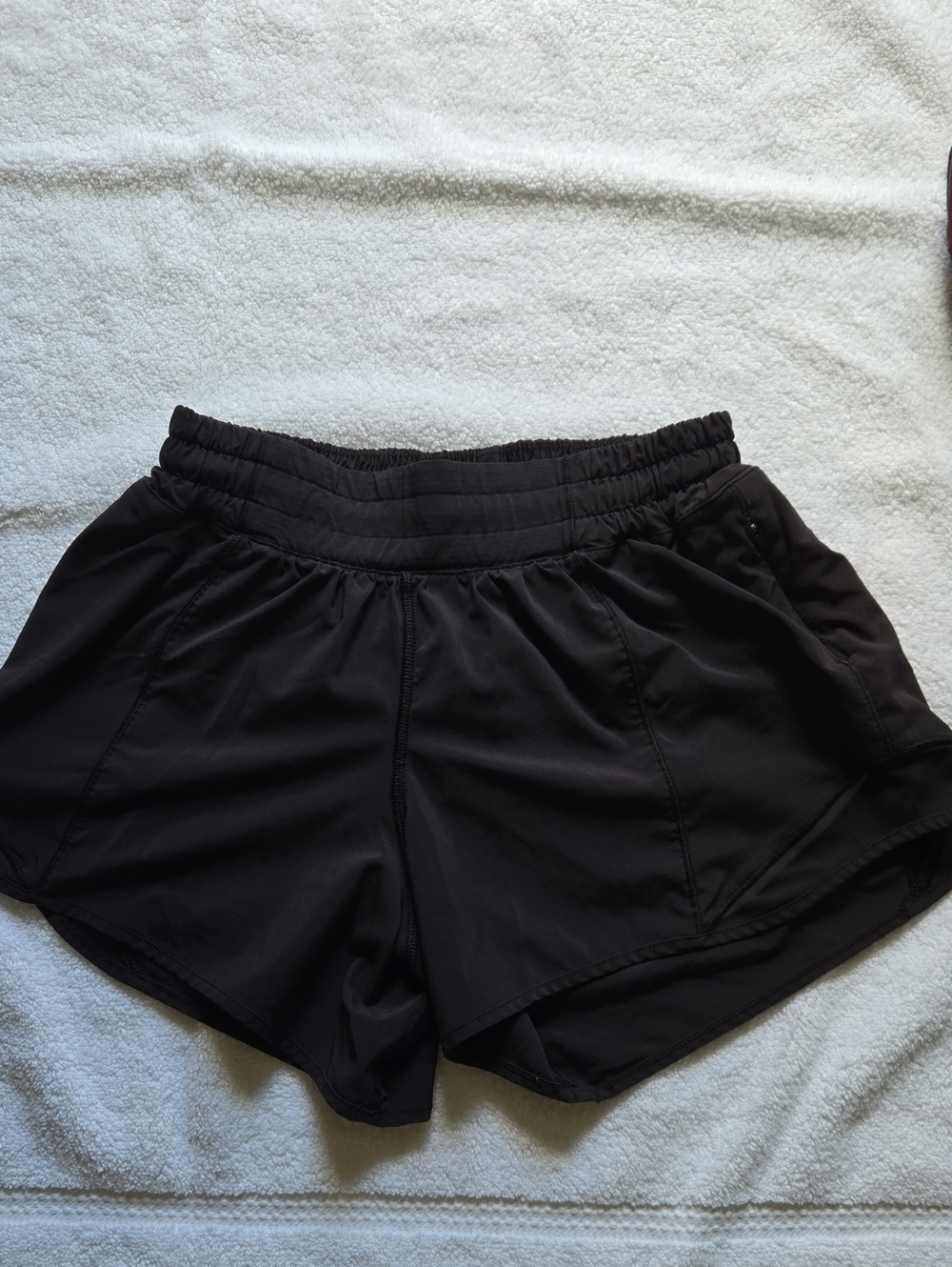 Lululemon Black Hotty Hot Shorts 2.5" Size 4 TALL
